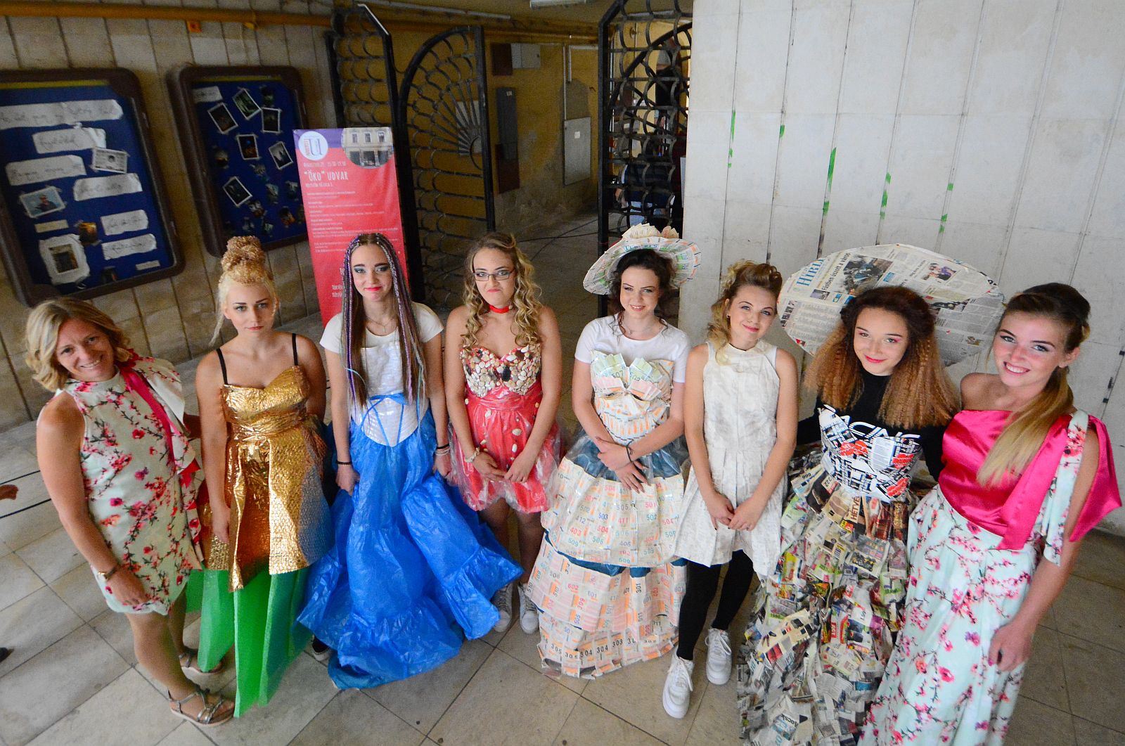 Flashmobbal nyitottak a belvárosi udvarok vasárnap délután a Belvárosban